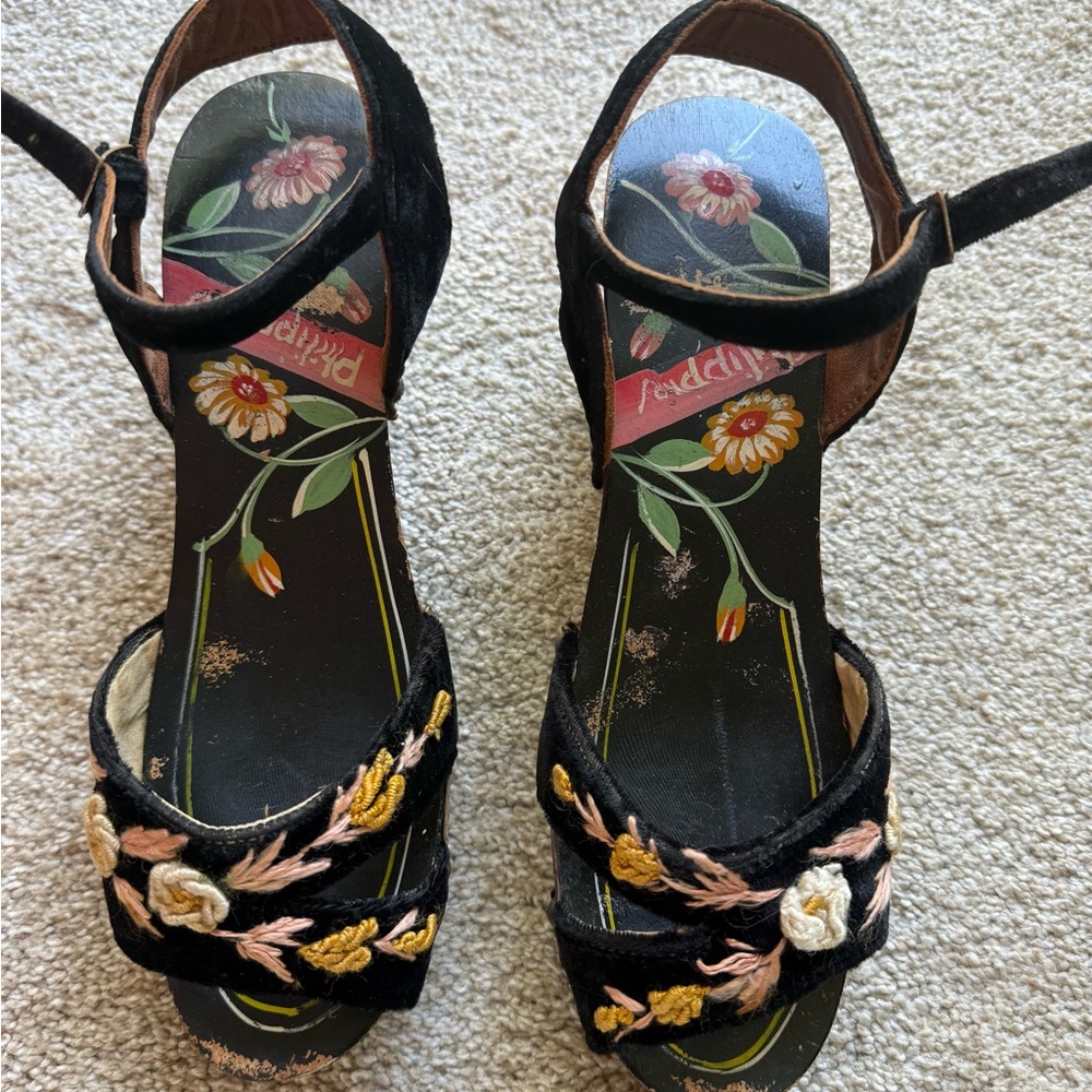 Floral Embroidered Black Sandals